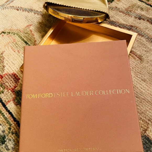 TOM FORD Estée Lauder Gold Compact, Amber closure, Bronzer. Gold Leather Case. - Picture 9 of 11